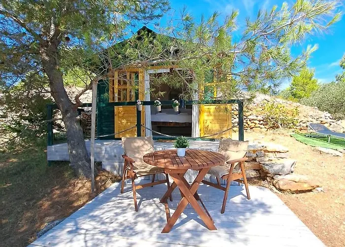 אתר קמפינג Paradise Kosirina מורטר